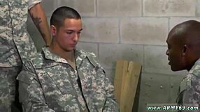 Hærmænd nøgne og tamilsk gaysex første gang eksplosioner