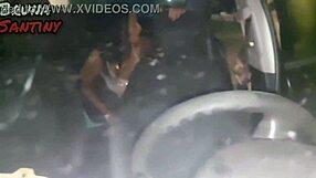 ブルーナがクラブ駐車場でデカチンポをしゃぶってる、順番待ってる？