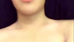 Gay Vietnamese Performs Cute Handjob Live On Blued