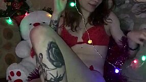 she loves playing with her pussy using fingers and tongue 😘