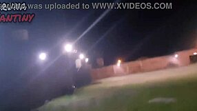 ブルーナがクラブ駐車場でデカチンポをしゃぶってる、順番待ってる？