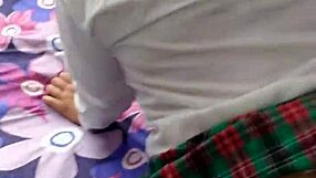 Pelajar Mexico tunjuk punggung skirt tuk markah