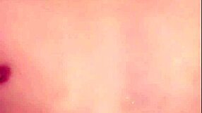 Gay Vietnamese Performs Cute Handjob Live On Blued