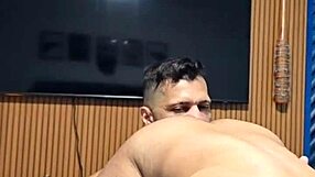 闻他内裤献屁股后入狂干