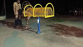 nego pauzudo come todas as safadas no bairro