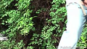 Partouze à trois en rue publique avec sperme sur le visage de la mignonne