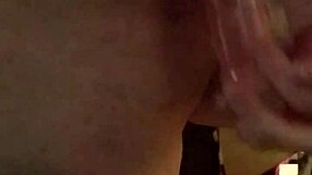 FAT WIFE USES DILDO IN SOLO SHOW FOR VIEWERS