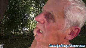 Evropska mladenka 18+ dobi notranji izliv v divjem trojčku s starci