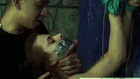 فتاة 18+ في كاميرا ويب تتحمل ربط قاسي خارجي عام مع أنيا أولسن