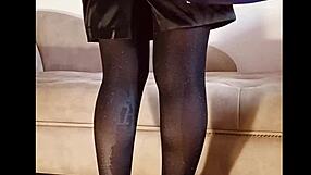 Pee in shiny pantyhose on toilet!!