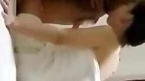 ピナイの若い美女学生が新しい大学クラスメートを激しく欲しがる