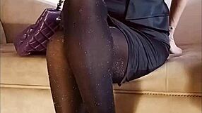 Pee in shiny pantyhose on toilet!!