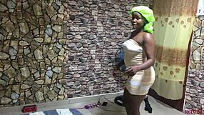 Home Delivery Turns Into Pumping Mature Milf's Swollen Pussy