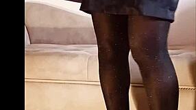 Pee in shiny pantyhose on toilet!!