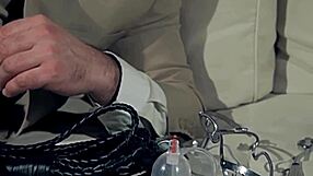 Bila Orang Kaya Main Tunduk, Pelacur Ni Dapat Face-Fuck Kejam! Bahagian 1