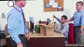 pilipino guy dives into oral gay action for bonus