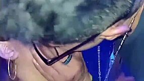 Partide azgınım, bu şişko yaklaşıp erkekler banyosunda sikiyor, neredeyse yakalanıyoruz 😱