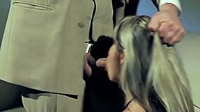 Kiedy bogaci grają ulegli, ta dziwka jest okrutnie rżnięta w twarz! Część 1