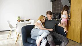 巨尻の彼女がキッチンでランチ作ってる間にバンギング