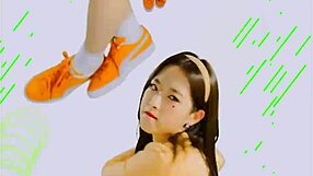 Loona hula hoop music video