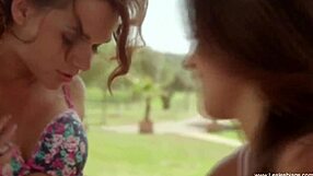 Want to see glamour lesbians fingering?