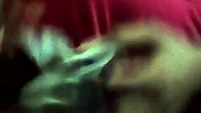 他们尝试创新双人自慰，用邻居和姐妹的内裤一起玩