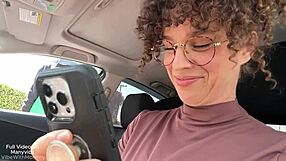 继母勾搭快餐店员工，户外公开骑乘。