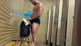 Putaria No Banheiro Com O Segurança