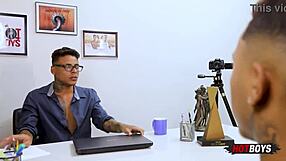 Novinho Pirocuda Fodendo O Chefe