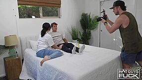 Ο Σέρφερ Μπρό Κάρτερ Σμιθ Λυγίζει τη Μυώδη Λούνα Λόπεζ σε Άγριο Στυλ Σκύλου