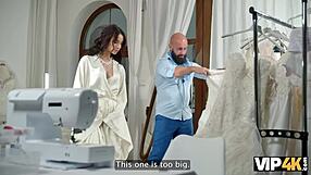 Vdaná holka s dlouhými vlasy podvádí v VIP4K zkušebně s gay flirtem