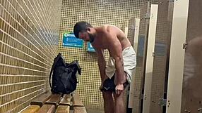 Putaria No Banheiro Com O Segurança