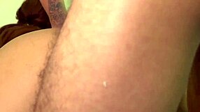 与男友和继母Silvanalee的三人行，抓到她口交后直接开干