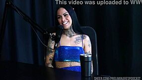 Evelyn Buarque and Bia Hot in bisexual cosplay game on podcast