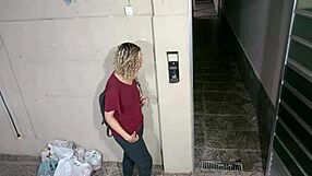 老师，想偷偷在学校后面勾引你的学生吗？