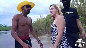 the blonde whore slut appears in turma to free the monster cocks, from the producer's view in turma do sexo