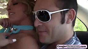 שלוש זונות בשלות דורשות זיין קשה בכוס מצעיר סטודנט. הן מתכופפות לפעולה פרועה של ארבעה!