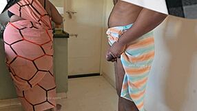 Hey hizmetçi Sasikala, mutfakta sikimi okşamamı izle