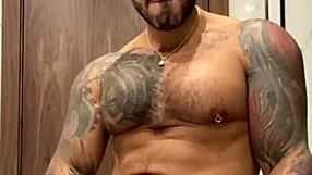 viktor rom flexing muscles with bbc in gay solo