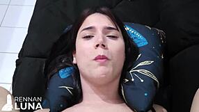 Huge kukko huora saa perseensä aukotettua ja pumppua sekä suihkuttaa monta kertaa