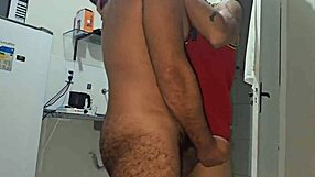 pizza guy arrives during hotel sex 😏