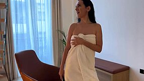 Мачеха случайно отправила голые фотки, а потом жёстко трахнула пасынка с мокрым камшотом