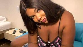 Colombiana Orders Delivery and Pays with Hot Sex