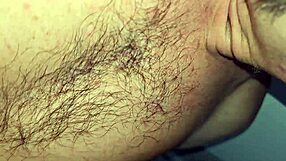 pizza guy arrives during hotel sex 😏