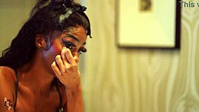 Hey, willst du sehen, wie Ivy Liors Muschi von Gibby dem Clown im Luxor Hotel in Vegas durchgenommen wird?