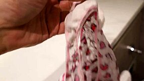 Мащеха и син се развихрят в хотелска стая с луди изпълнения