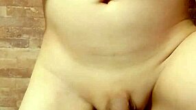 日本同志在狂野撒尿行动中被淋湿