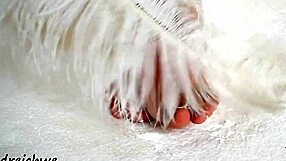 I admire this man's huge sexy feet in high definition