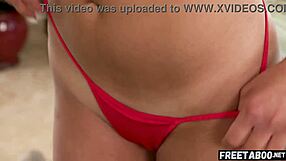 Эй, азиатка 18+ раздевается, чтобы удивить соседа на день рождения!