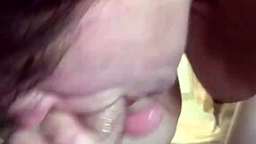 Manželka ukáže skills v kouření a polkne sperma